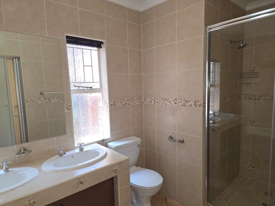 4 Bedroom Property for Sale in Hurlingham Manor Gauteng