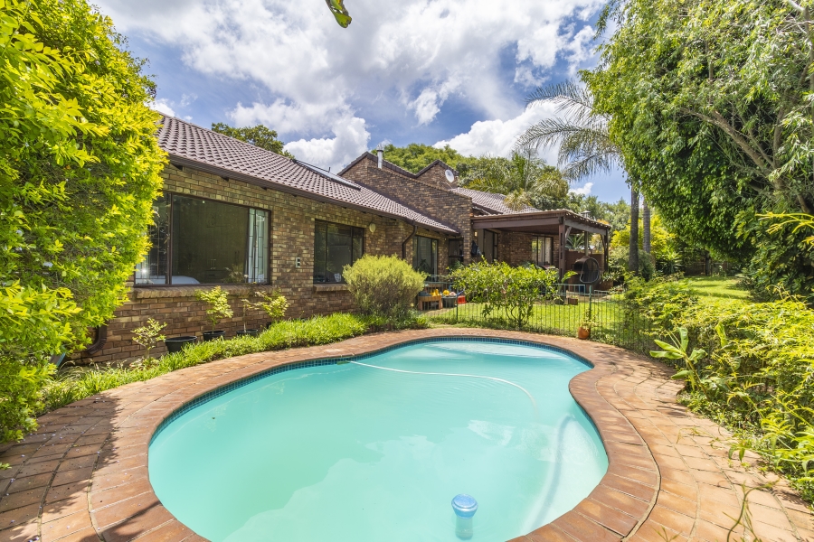 4 Bedroom Property for Sale in Hurlingham Manor Gauteng