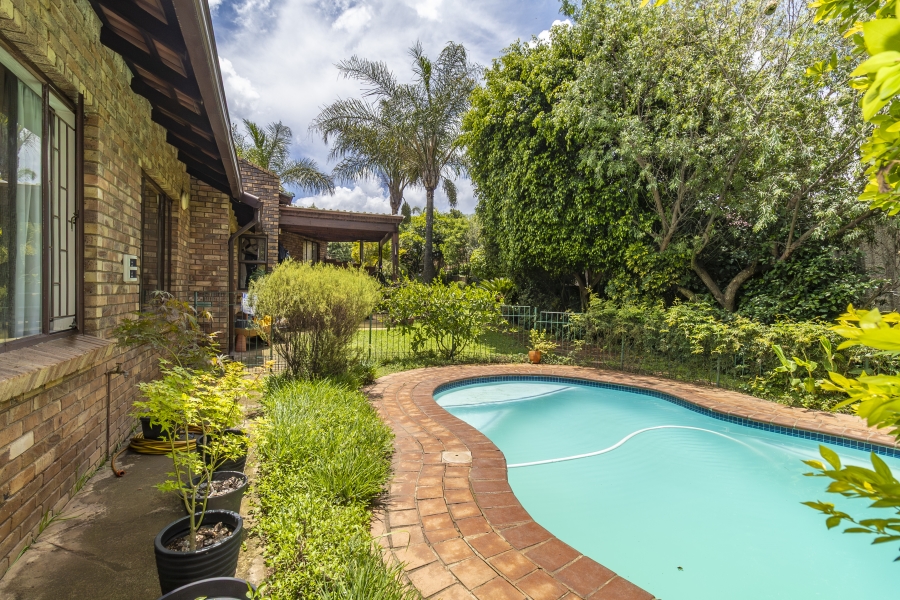 4 Bedroom Property for Sale in Hurlingham Manor Gauteng