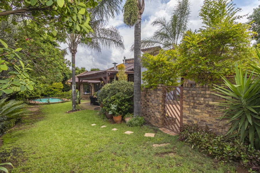 4 Bedroom Property for Sale in Hurlingham Manor Gauteng