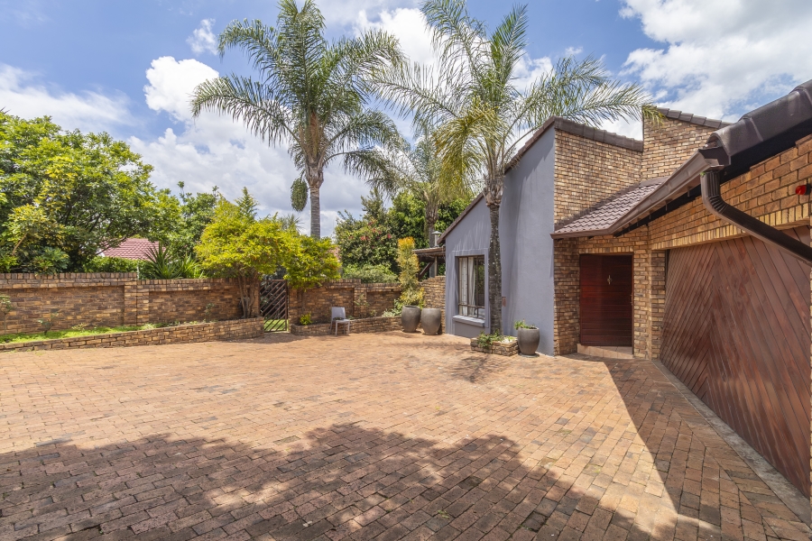 4 Bedroom Property for Sale in Hurlingham Manor Gauteng