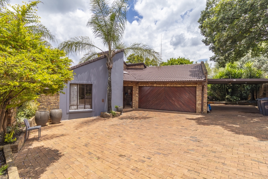 4 Bedroom Property for Sale in Hurlingham Manor Gauteng
