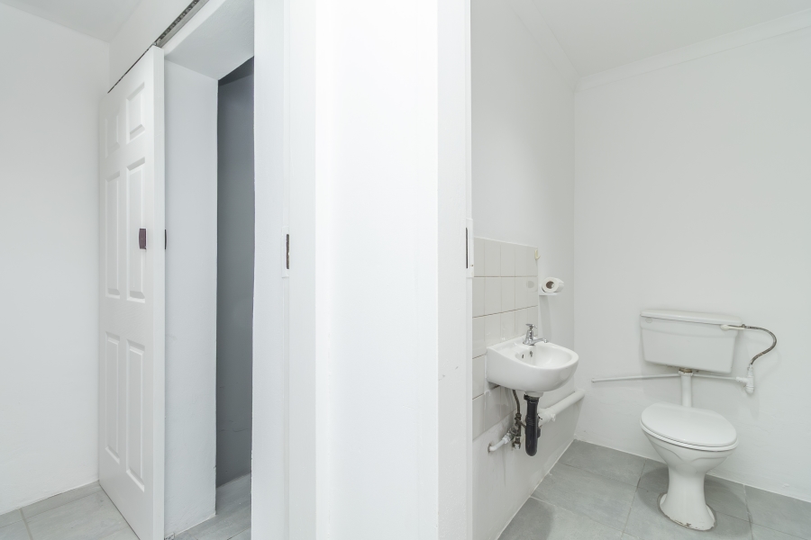 To Let 2 Bedroom Property for Rent in Hurlingham Manor Gauteng