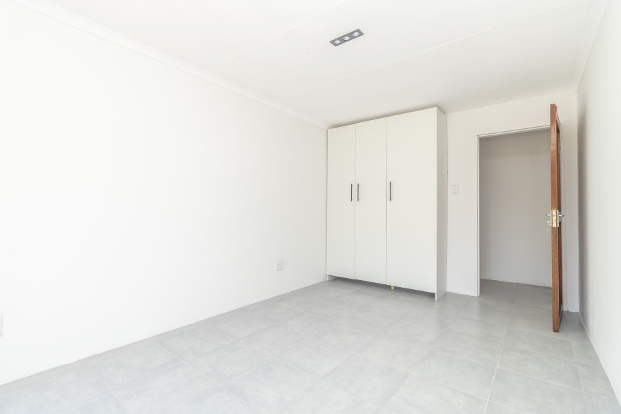 To Let 2 Bedroom Property for Rent in Hurlingham Manor Gauteng