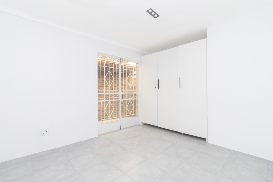 To Let 2 Bedroom Property for Rent in Hurlingham Manor Gauteng