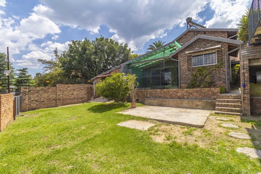 To Let 2 Bedroom Property for Rent in Hurlingham Manor Gauteng