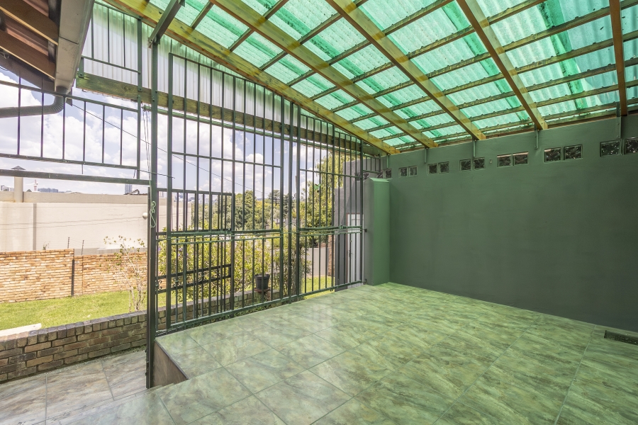 To Let 2 Bedroom Property for Rent in Hurlingham Manor Gauteng