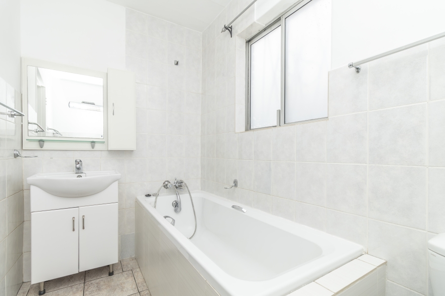 To Let 2 Bedroom Property for Rent in Hurlingham Manor Gauteng