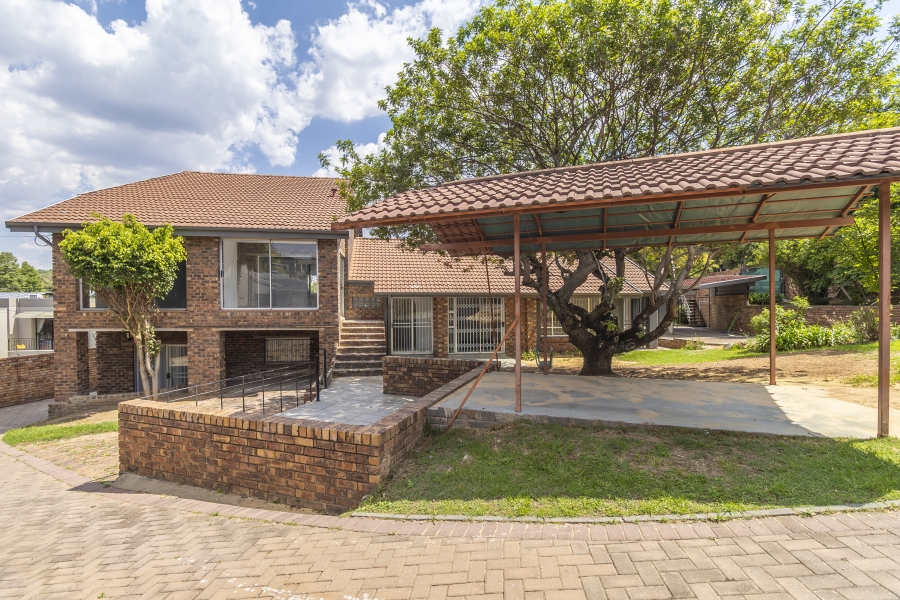 To Let 2 Bedroom Property for Rent in Hurlingham Manor Gauteng