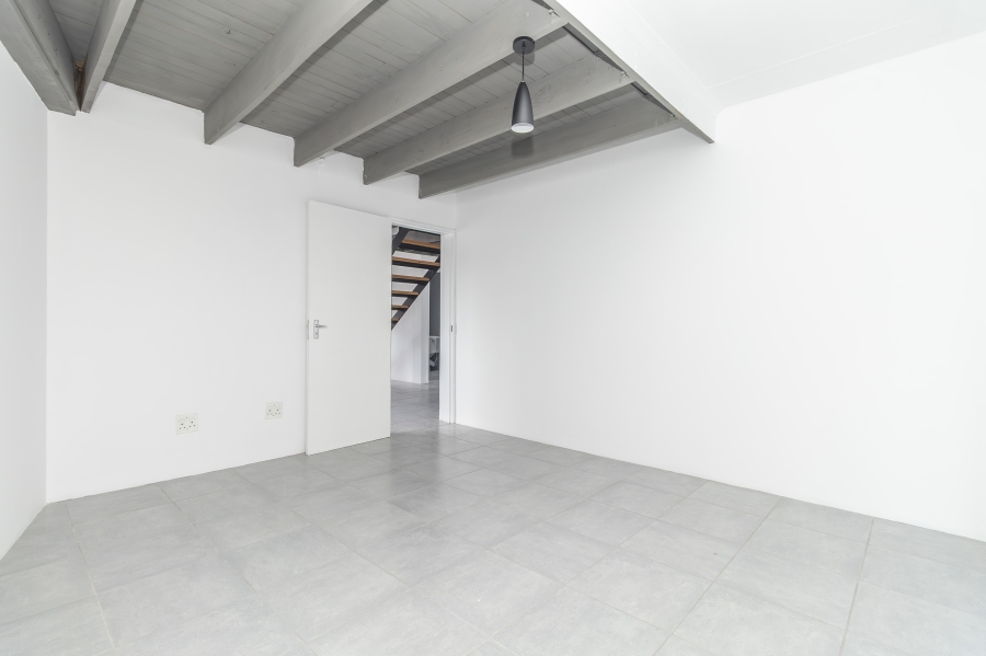 To Let 2 Bedroom Property for Rent in Hurlingham Manor Gauteng