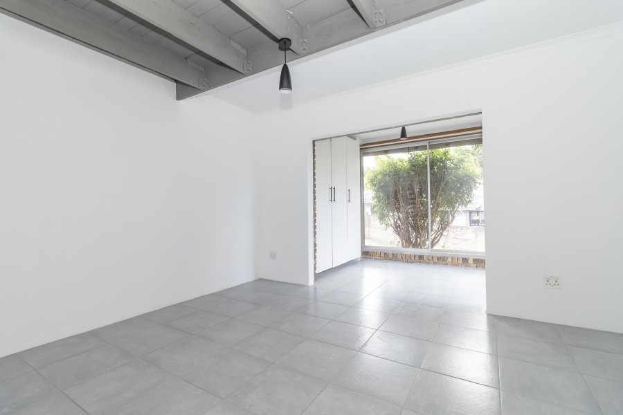 To Let 2 Bedroom Property for Rent in Hurlingham Manor Gauteng