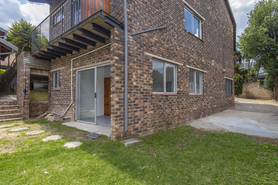 To Let 2 Bedroom Property for Rent in Hurlingham Manor Gauteng