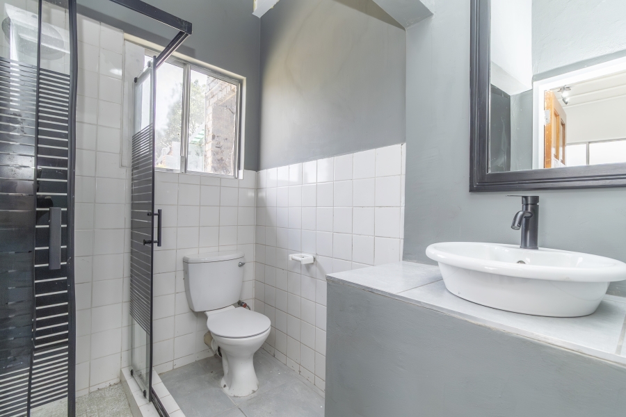 To Let 2 Bedroom Property for Rent in Hurlingham Manor Gauteng