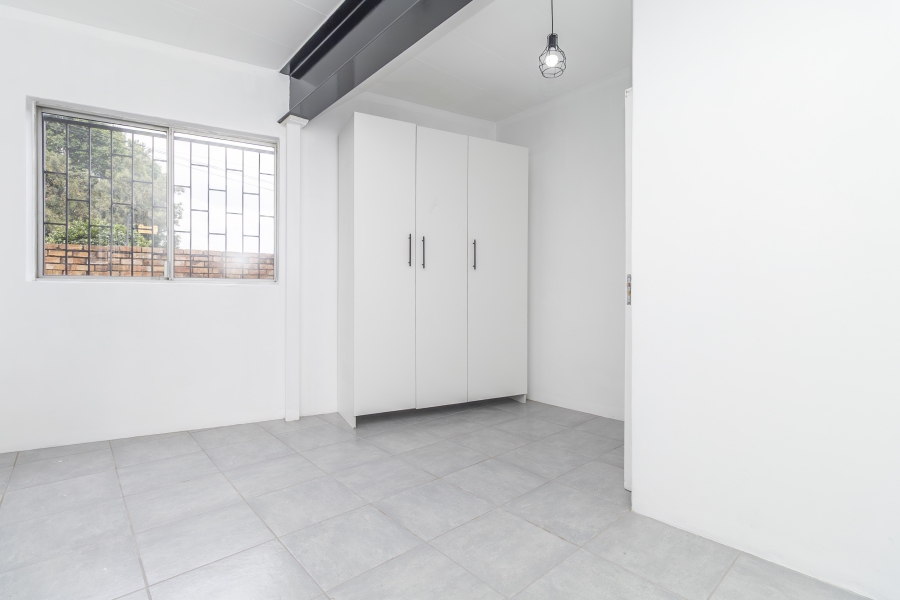 To Let 2 Bedroom Property for Rent in Hurlingham Manor Gauteng