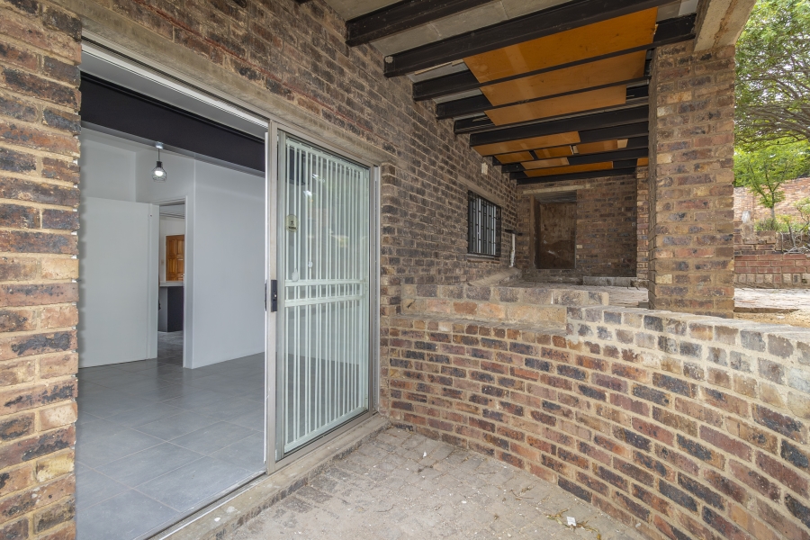 To Let 2 Bedroom Property for Rent in Hurlingham Manor Gauteng