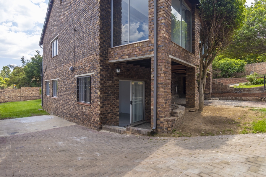 To Let 2 Bedroom Property for Rent in Hurlingham Manor Gauteng