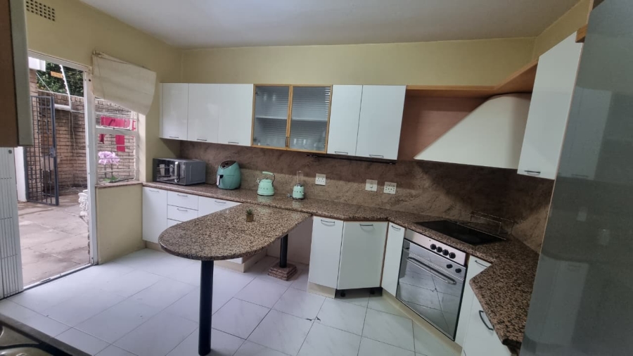 To Let 1 Bedroom Property for Rent in Fourways Gauteng