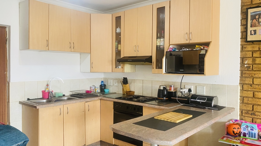 2 Bedroom Property for Sale in Honeypark Gauteng