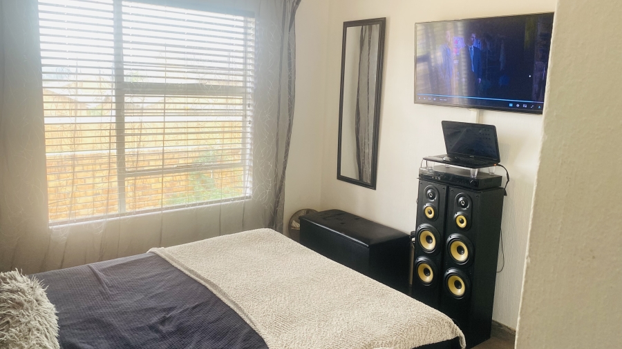 2 Bedroom Property for Sale in Honeypark Gauteng