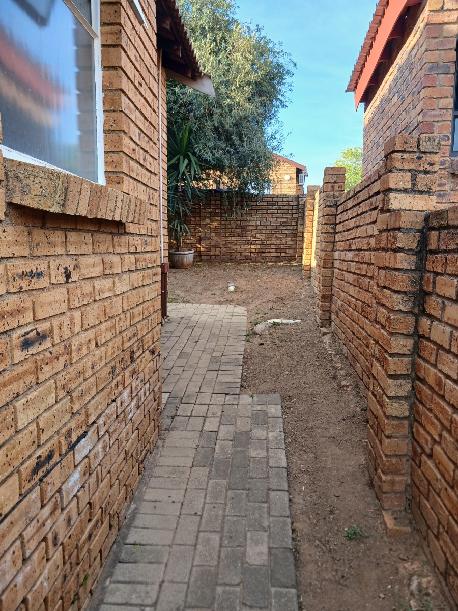 2 Bedroom Property for Sale in Honeypark Gauteng