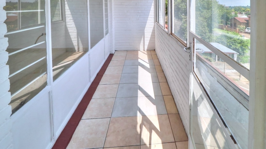 To Let 2 Bedroom Property for Rent in Florida Gauteng