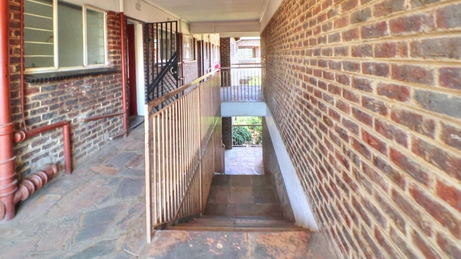 To Let 2 Bedroom Property for Rent in Florida Gauteng