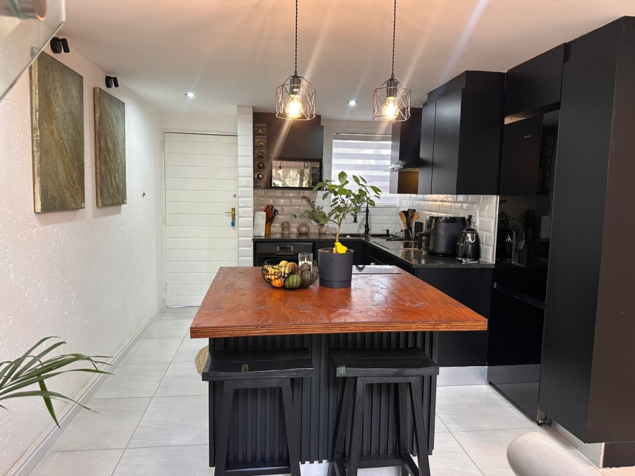 2 Bedroom Property for Sale in Sunninghill Gauteng