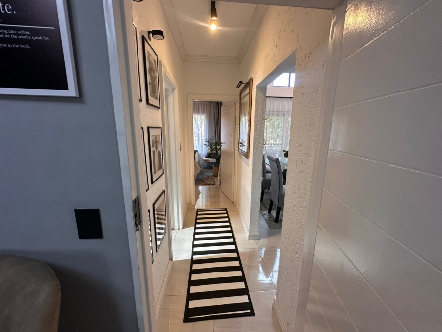 2 Bedroom Property for Sale in Sunninghill Gauteng