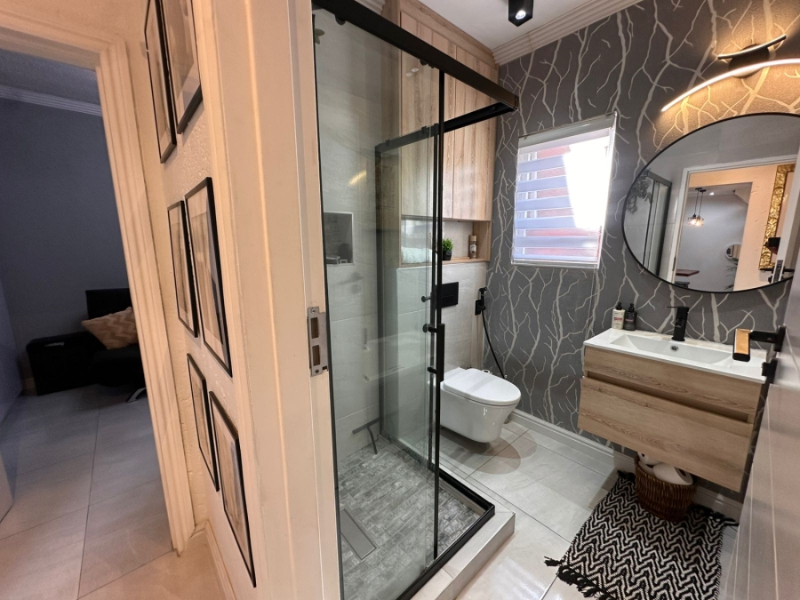 2 Bedroom Property for Sale in Sunninghill Gauteng