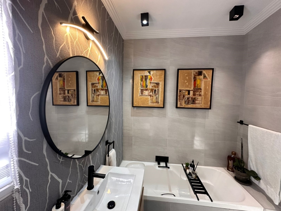 2 Bedroom Property for Sale in Sunninghill Gauteng