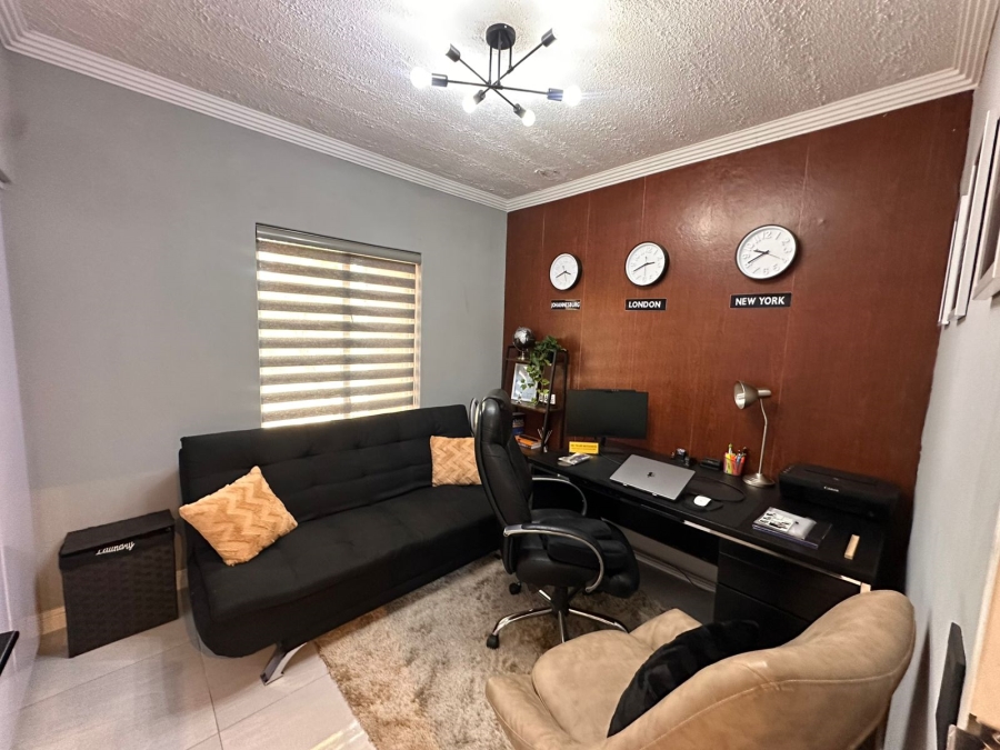 2 Bedroom Property for Sale in Sunninghill Gauteng