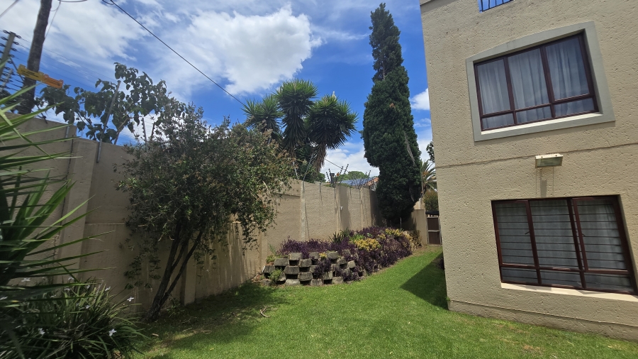 2 Bedroom Property for Sale in Sunninghill Gauteng