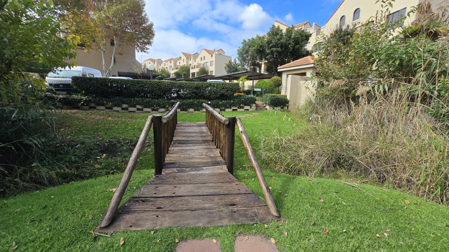 2 Bedroom Property for Sale in Sunninghill Gauteng