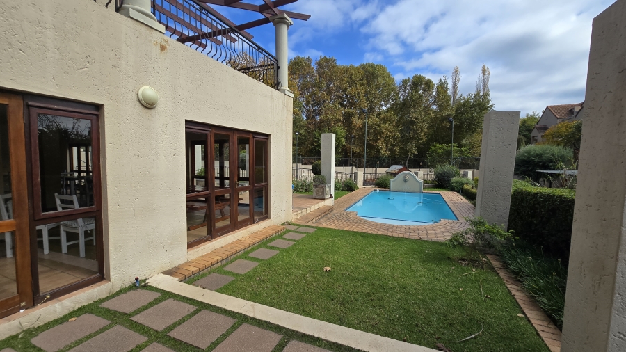 2 Bedroom Property for Sale in Sunninghill Gauteng