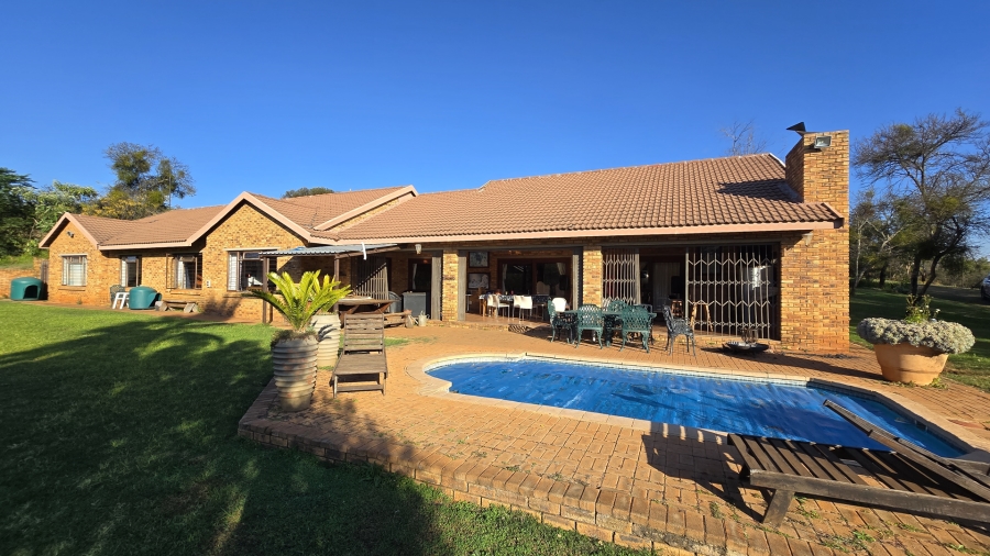 5 Bedroom Property for Sale in Hekpoort Gauteng