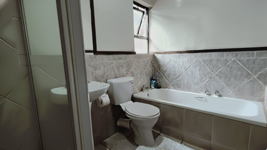 1 Bedroom Property for Sale in Lonehill Gauteng