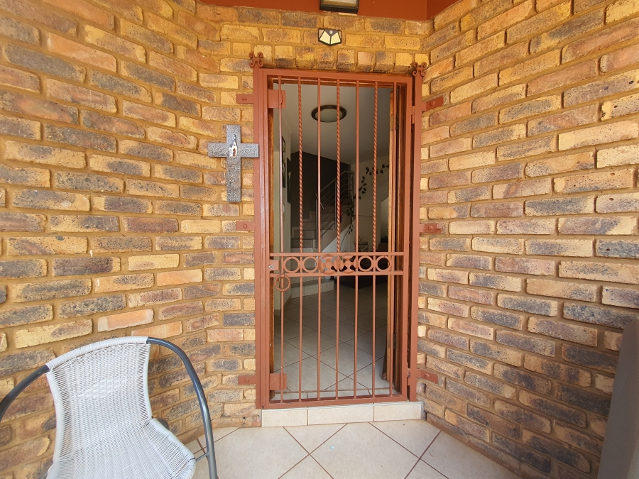 3 Bedroom Property for Sale in La Montagne Gauteng