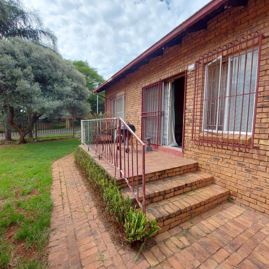 4 Bedroom Property for Sale in Moreleta Park Gauteng