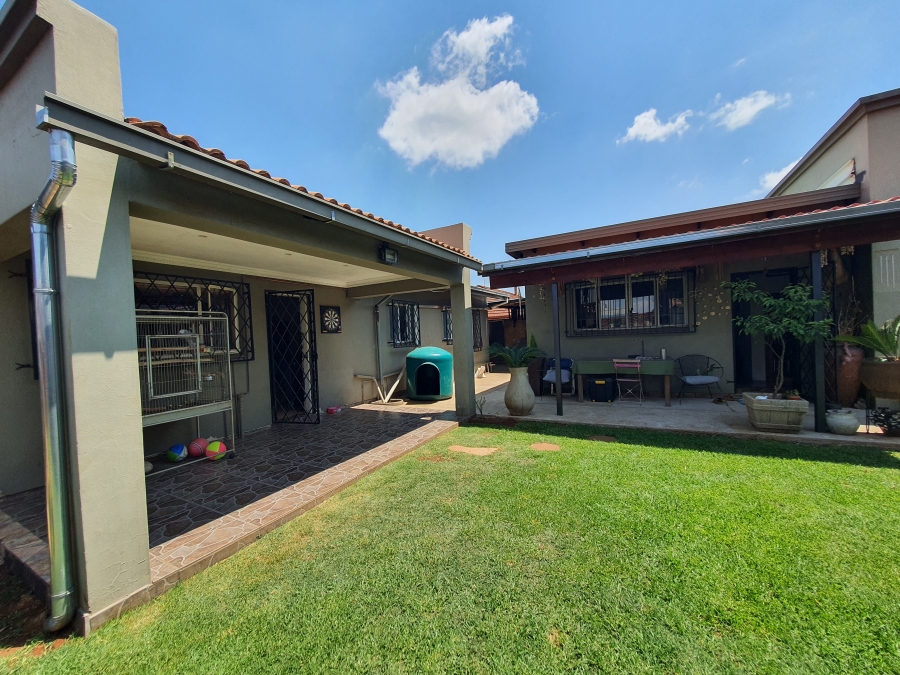 6 Bedroom Property for Sale in Silverton Gauteng