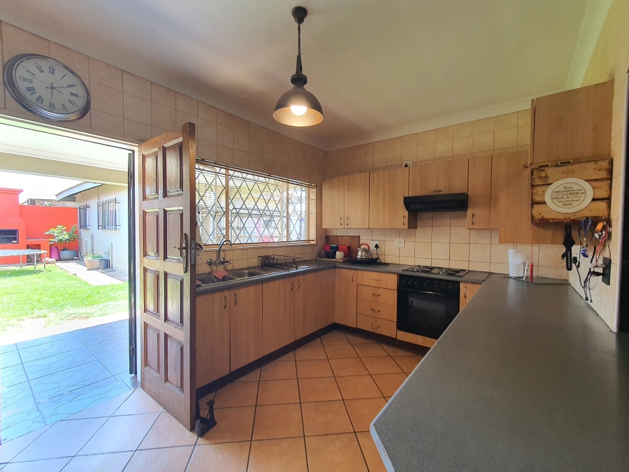 6 Bedroom Property for Sale in Silverton Gauteng