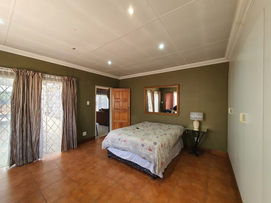6 Bedroom Property for Sale in Silverton Gauteng