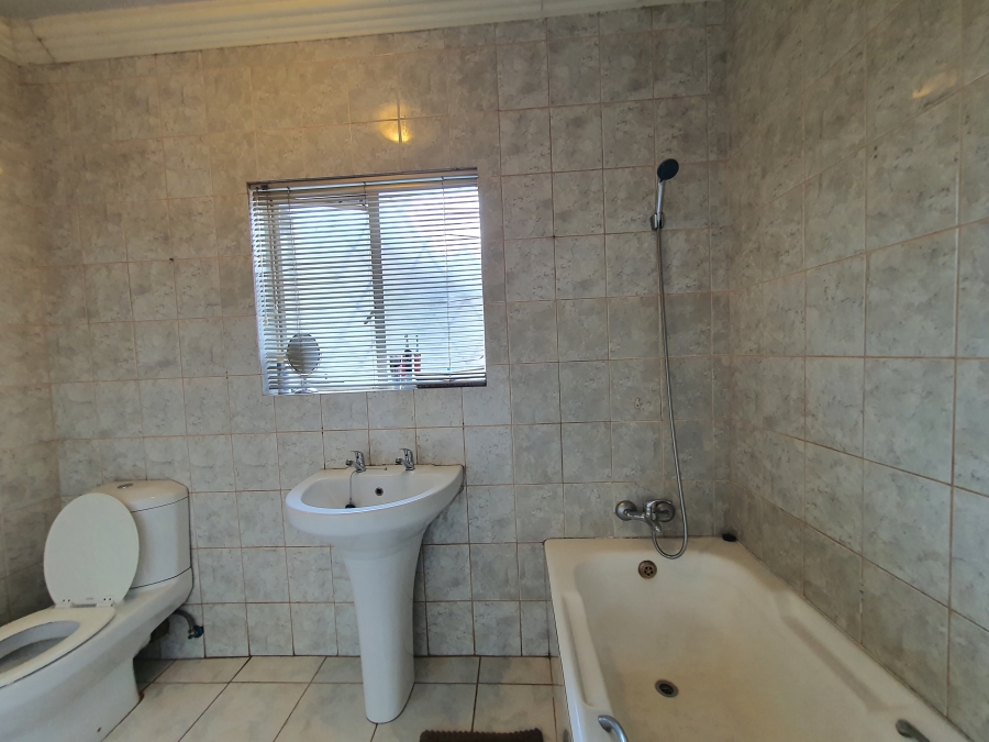 6 Bedroom Property for Sale in Silverton Gauteng