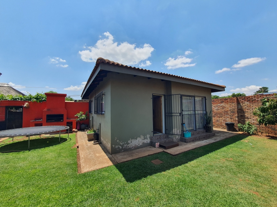 6 Bedroom Property for Sale in Silverton Gauteng