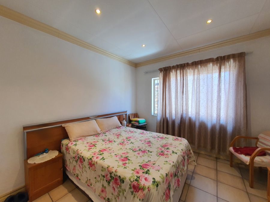 6 Bedroom Property for Sale in Silverton Gauteng