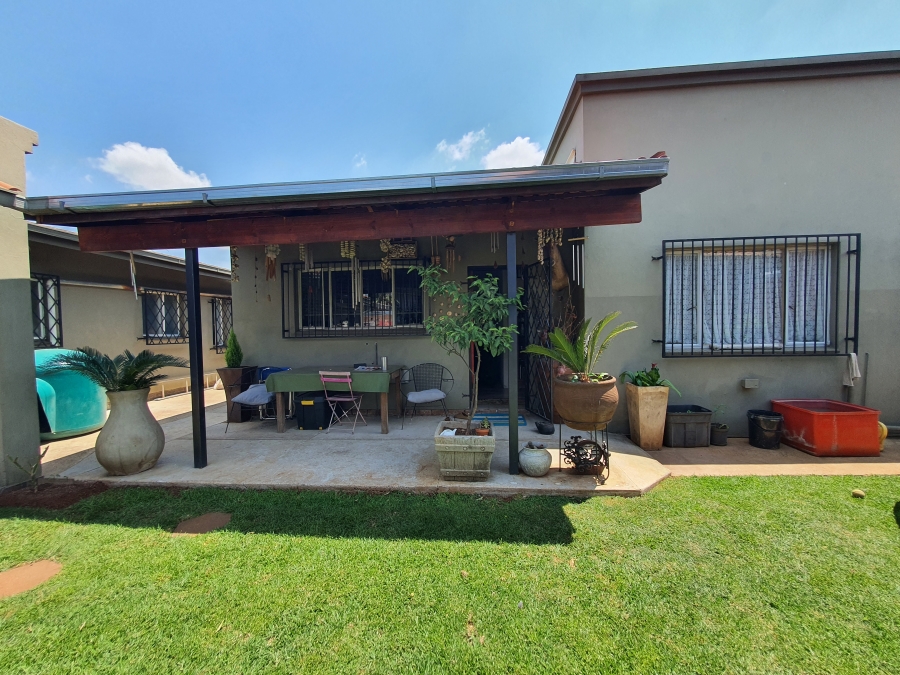 6 Bedroom Property for Sale in Silverton Gauteng