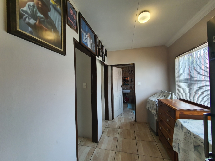 6 Bedroom Property for Sale in Silverton Gauteng