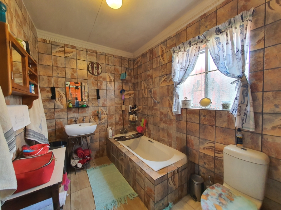 6 Bedroom Property for Sale in Silverton Gauteng