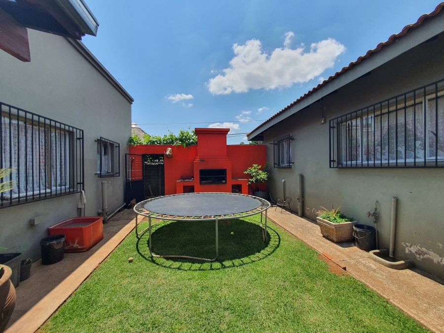 6 Bedroom Property for Sale in Silverton Gauteng