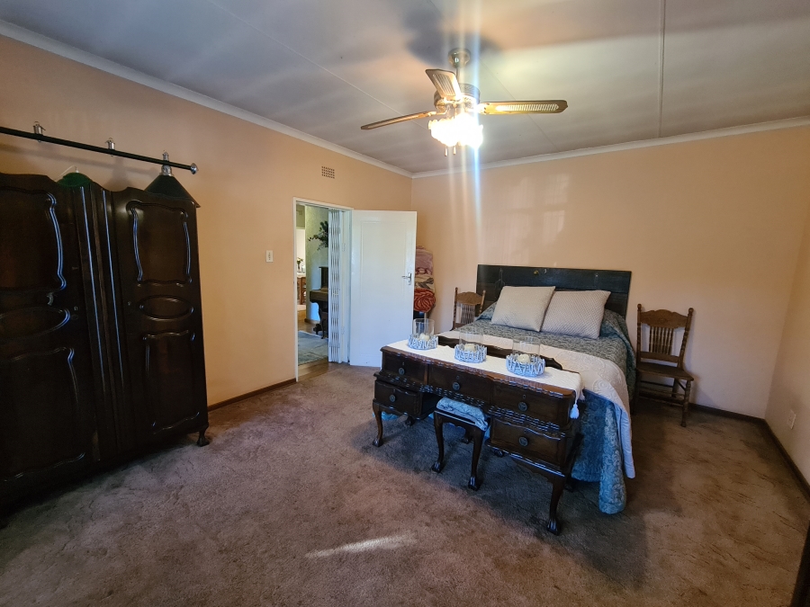 4 Bedroom Property for Sale in Vanderbijlpark SE 7 Gauteng