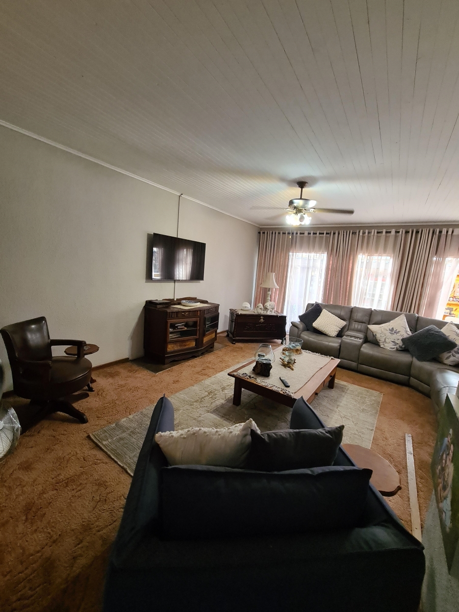 4 Bedroom Property for Sale in Vanderbijlpark SE 7 Gauteng
